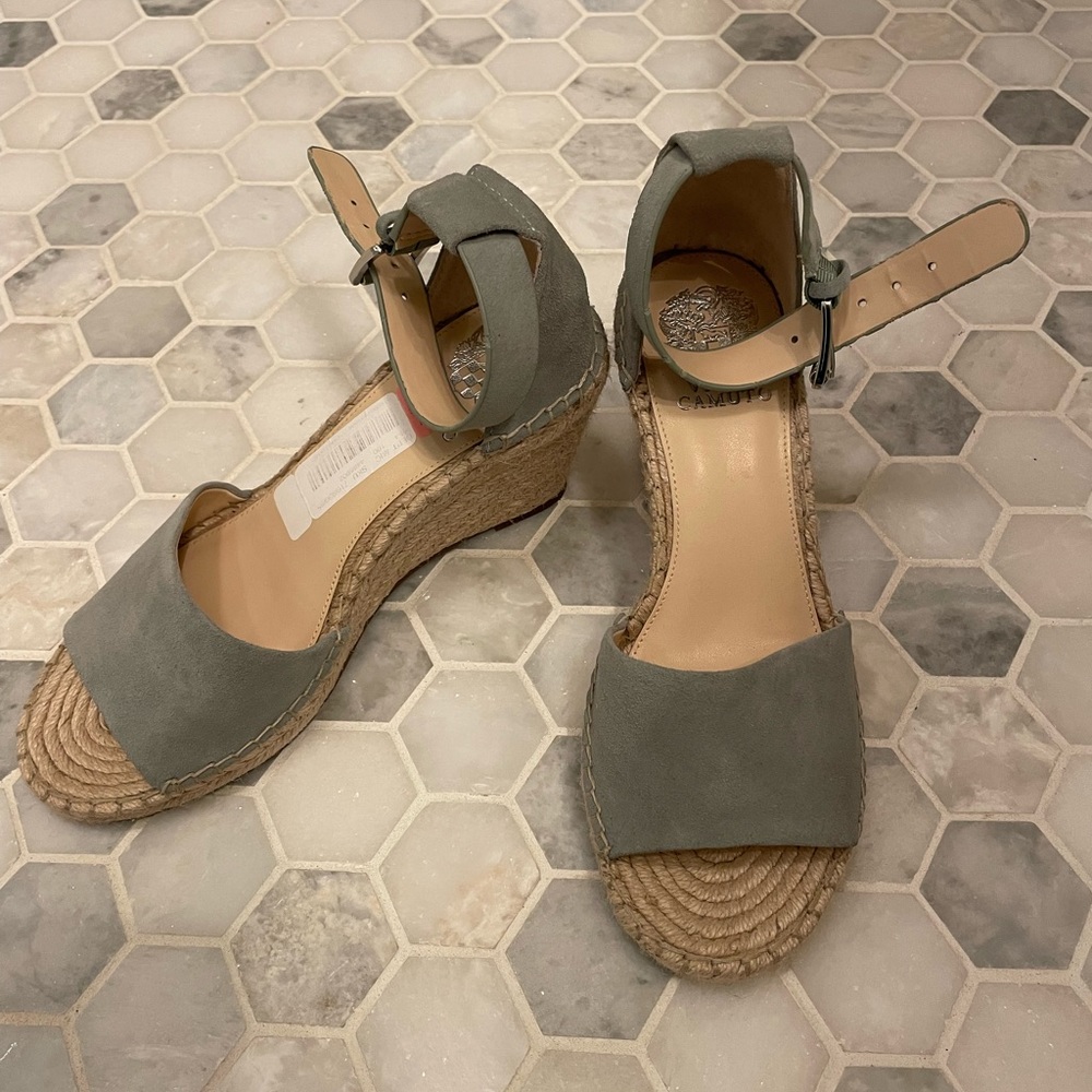 never worn blue vince camuto wedges